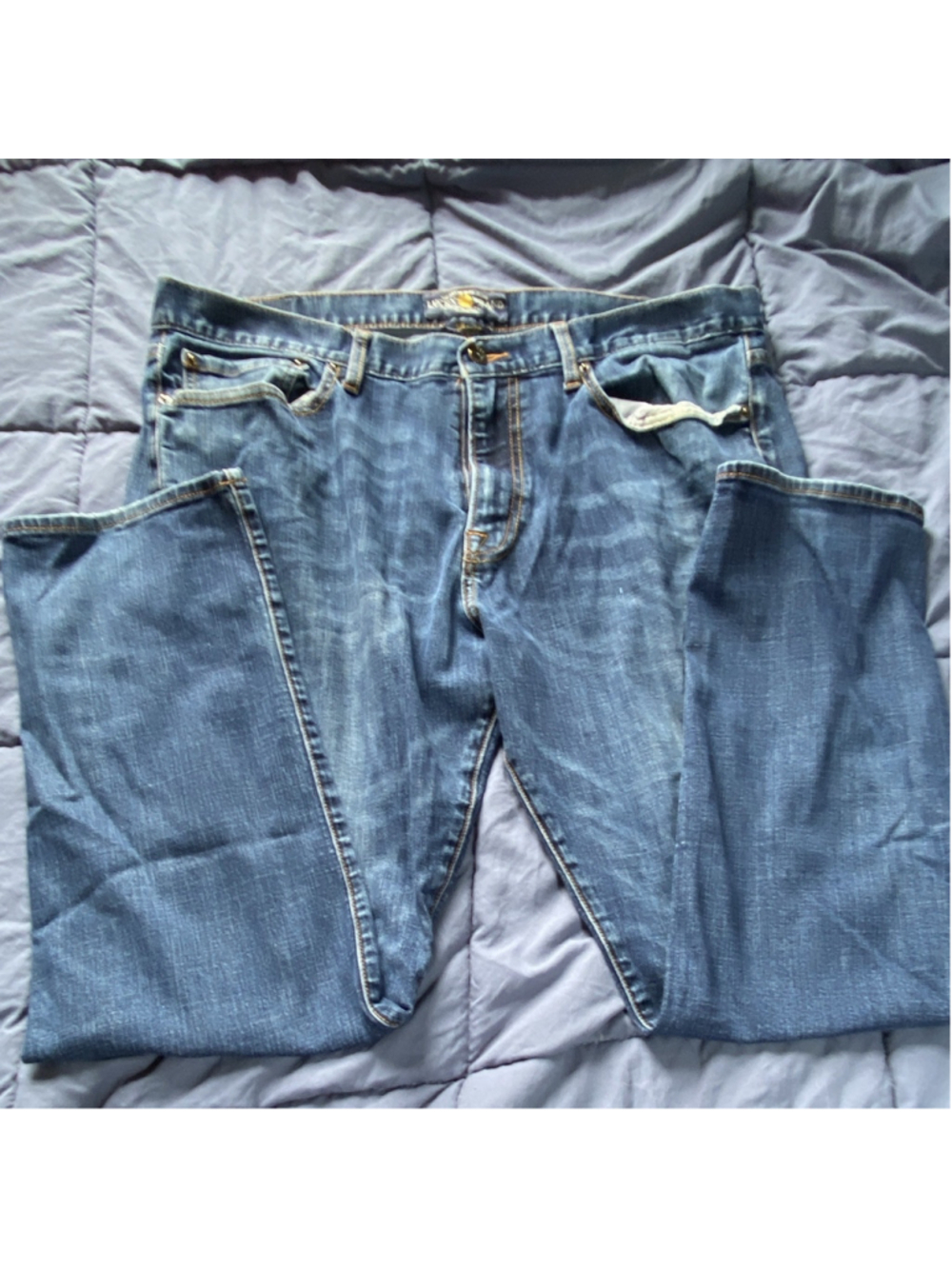 Lucky Brand Men’s Straight Athletic Fit Blue Medium Wash Stretch Denim Jeans - Picture 4 of 12